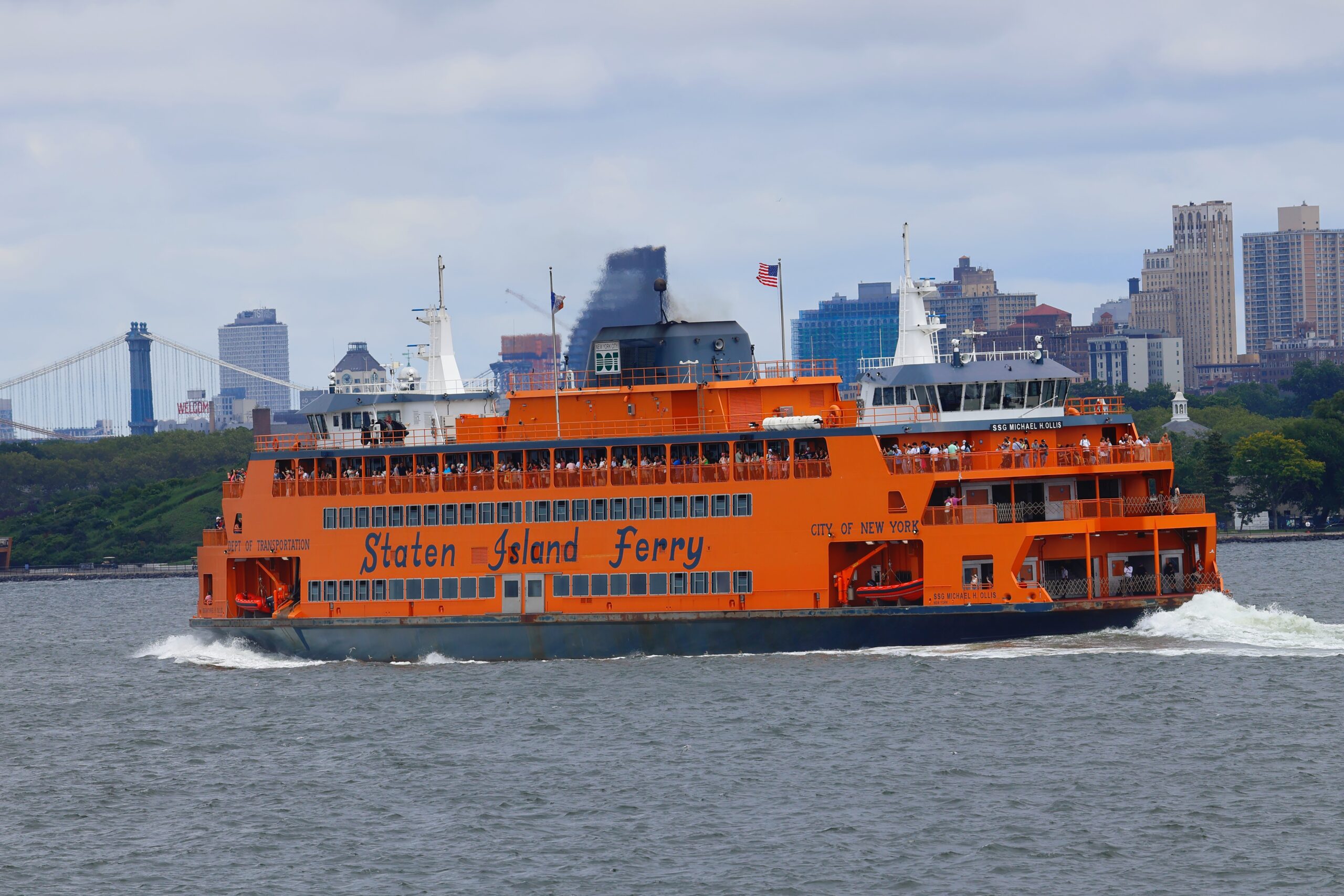 Die Staten Island Ferry ist ein offizielles Verkehrsmittel, welches Manhattan mit Staten Island verbindet